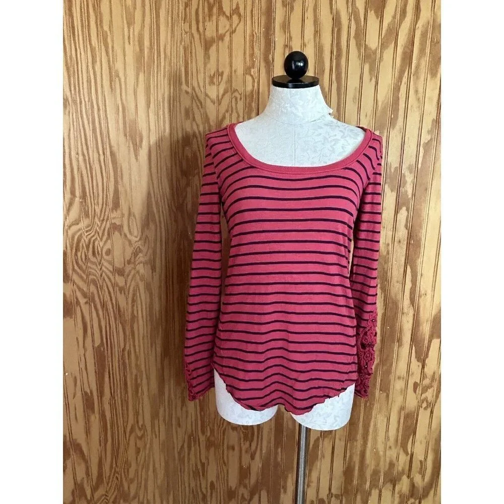 Free People‎ Long Sleeve Boho Red & Blue Striped Crewneck Top Embrodered  S ??